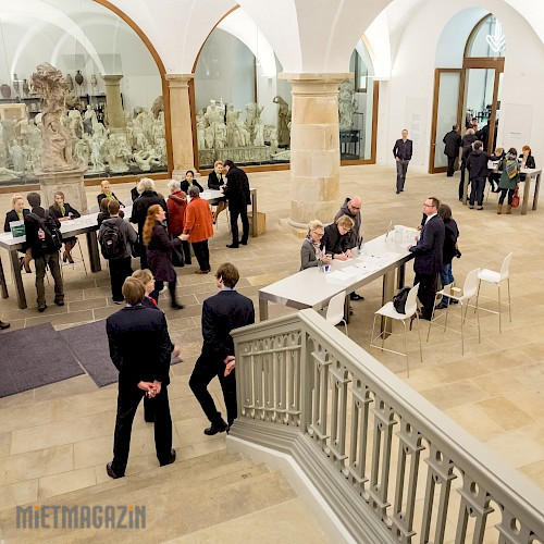 1001055_00_06_stehtischbruecke_line_concrete-beispiel.jpg