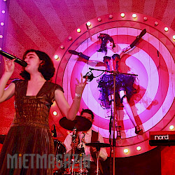 1001217_00_03_burlesque-messerad.jpg
