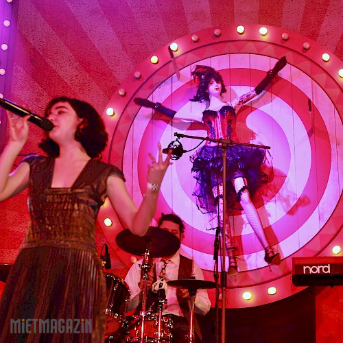 1001217_00_03_burlesque-messerad.jpg