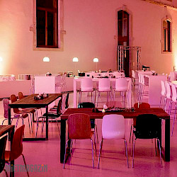 tafeltisch_country_stuhl_glamour_hochtisch_arctic_maxi_barhocker_glamour_weiss_1.jpg