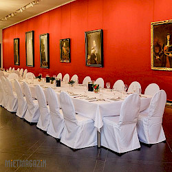 konferenztisch_140_inkl_tischdecke_mit_bankettstuhl_opera_inkl_husse_dinner_1.jpg