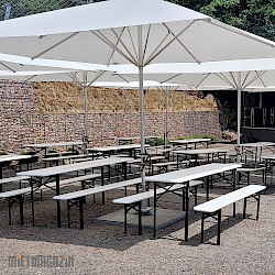 festzeltgarnitur_weiss_grossschirm_4x4_weiss_1.jpg