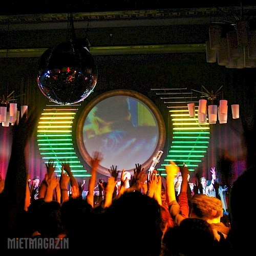 1000634_00_01_xxl_licht-eq-beispiel.-quadrat.500x0-pim2-watermark.jpg