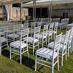 zelt_4x4_creme_stuhl_chiavari_2.jpg