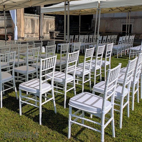 zelt_4x4_creme_stuhl_chiavari_2.jpg